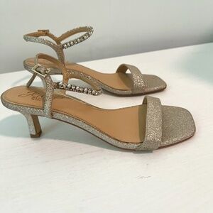 Jewel Badgley Mischka Crystal & Pearl Embellished Glitter Gold Kitten Heels 6.5